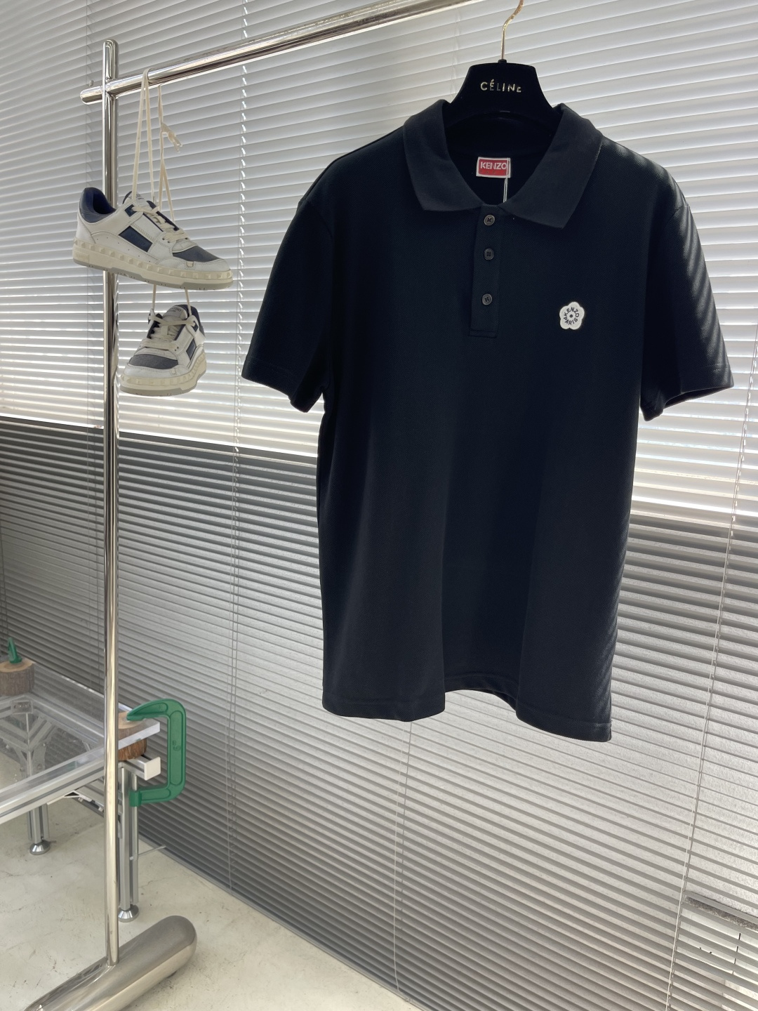 

-Kenz   2025春夏新款男士标识短袖Polo衫
延续经典商务休闲翻领POLO恤.该款Polo
