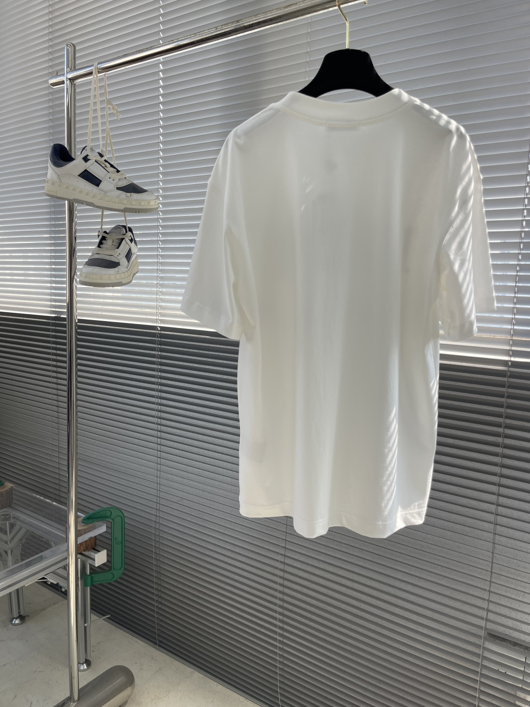 

-Balenciag  2025春夏季新款字母logo硅胶发泡印花图案棉质面料短袖
非常简约大气的一