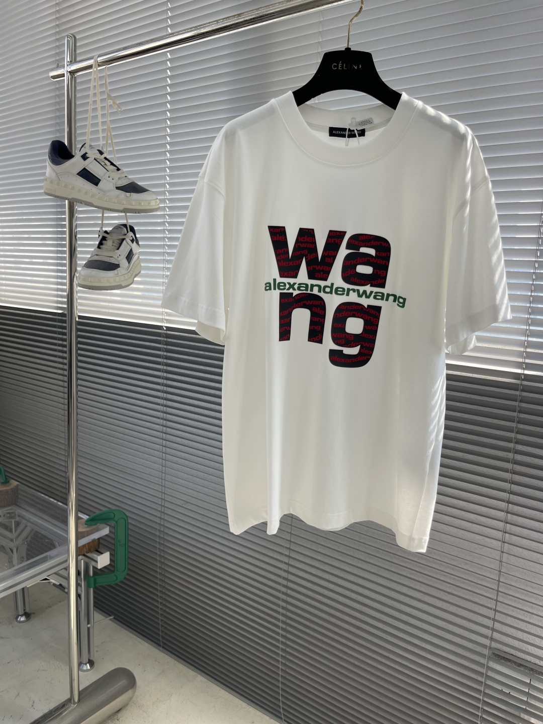 

-Wang 大王 2025春夏季新款休闲圆领T

立体字母硅胶发泡印花
棉质面料
男女同款 
码数：