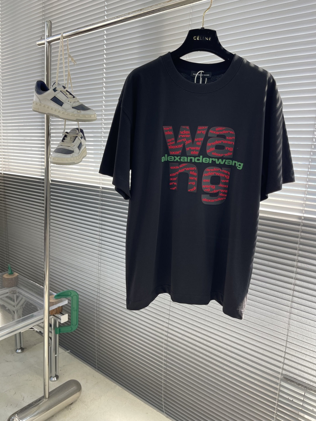 

-Wang 大王 2025春夏季新款休闲圆领T

立体字母硅胶发泡印花
棉质面料
男女同款 
码数：