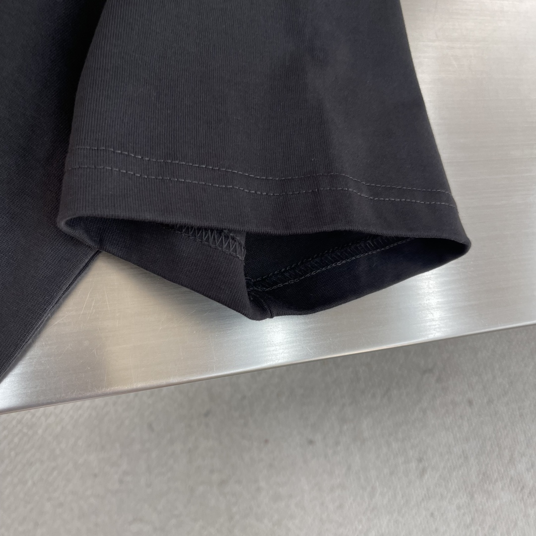 

-CP纯棉刺绣宽松短袖

尺码：M-XXL  
             M	    L	XL	  