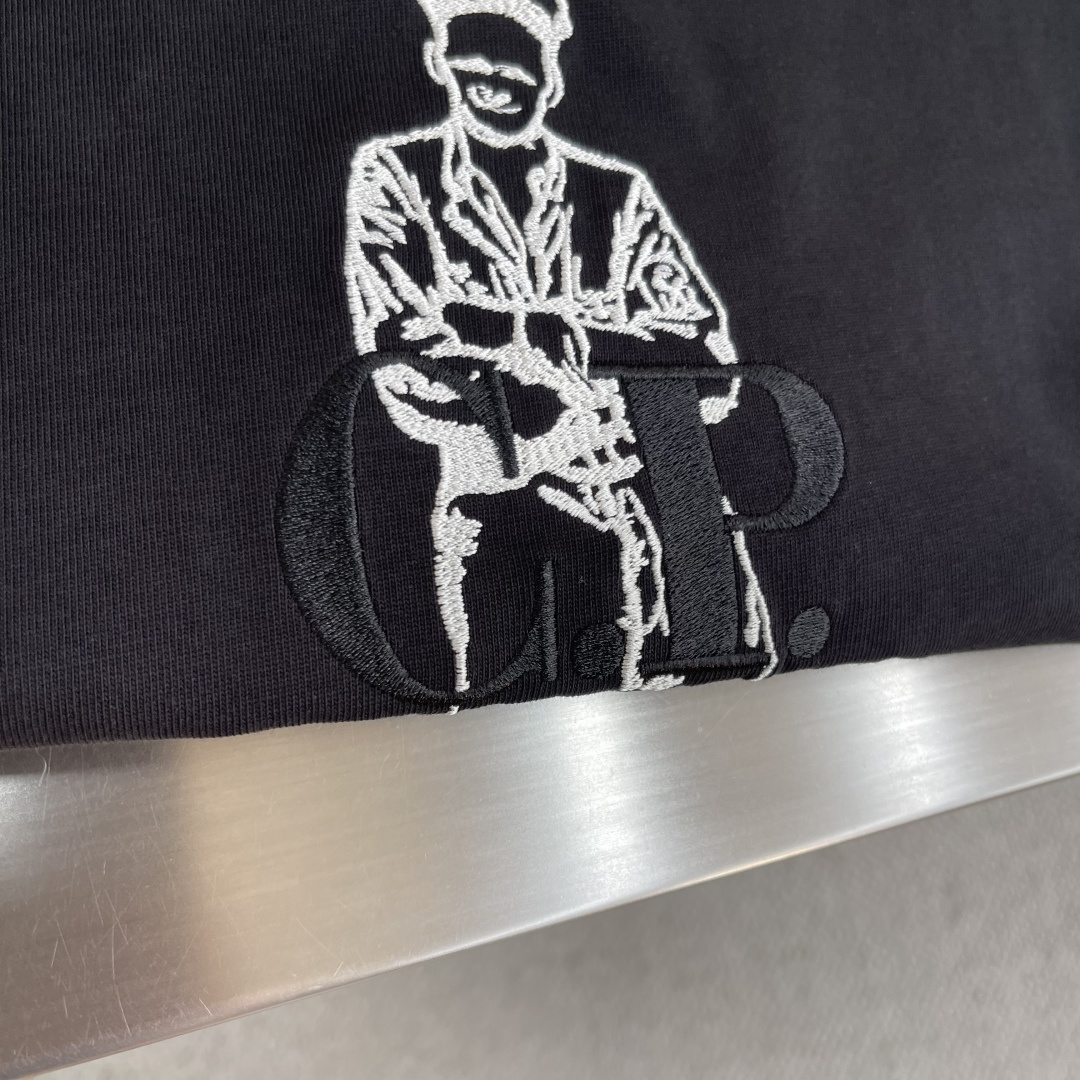 

-CP纯棉刺绣宽松短袖

尺码：M-XXL  
             M	    L	XL	  