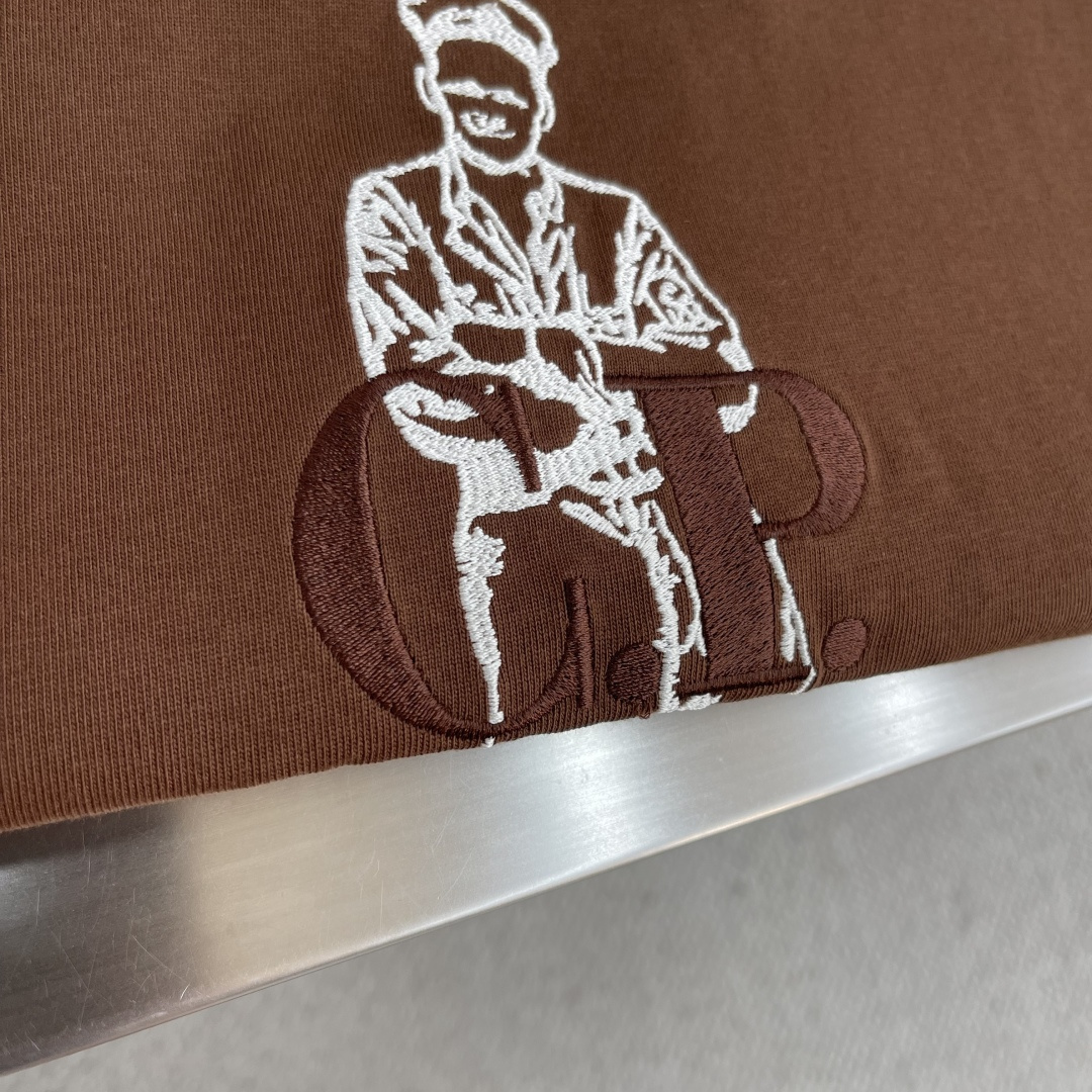 

-CP纯棉刺绣宽松短袖

尺码：M-XXL  
             M	    L	XL	  