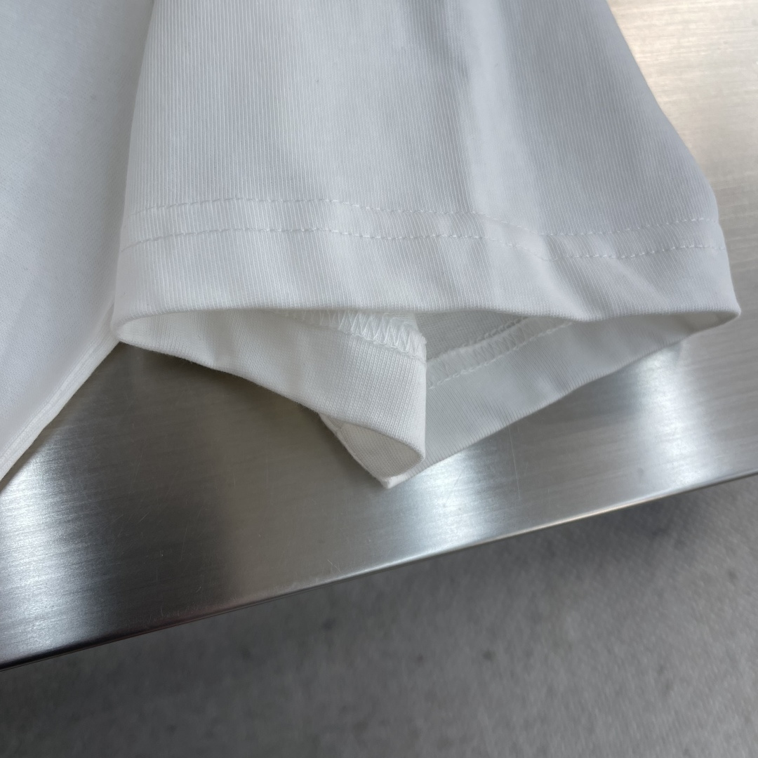 

-CP纯棉刺绣宽松短袖

尺码：M-XXL  
             M	    L	XL	  