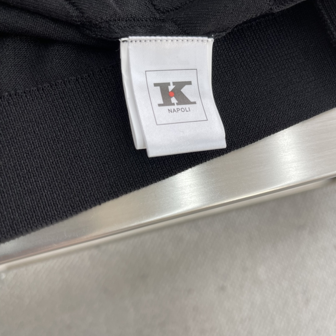 

-KITON    25春夏新款完美主义者高端商务针织Polo衫，男士半拉链领口菱格针织马球衫。顶级