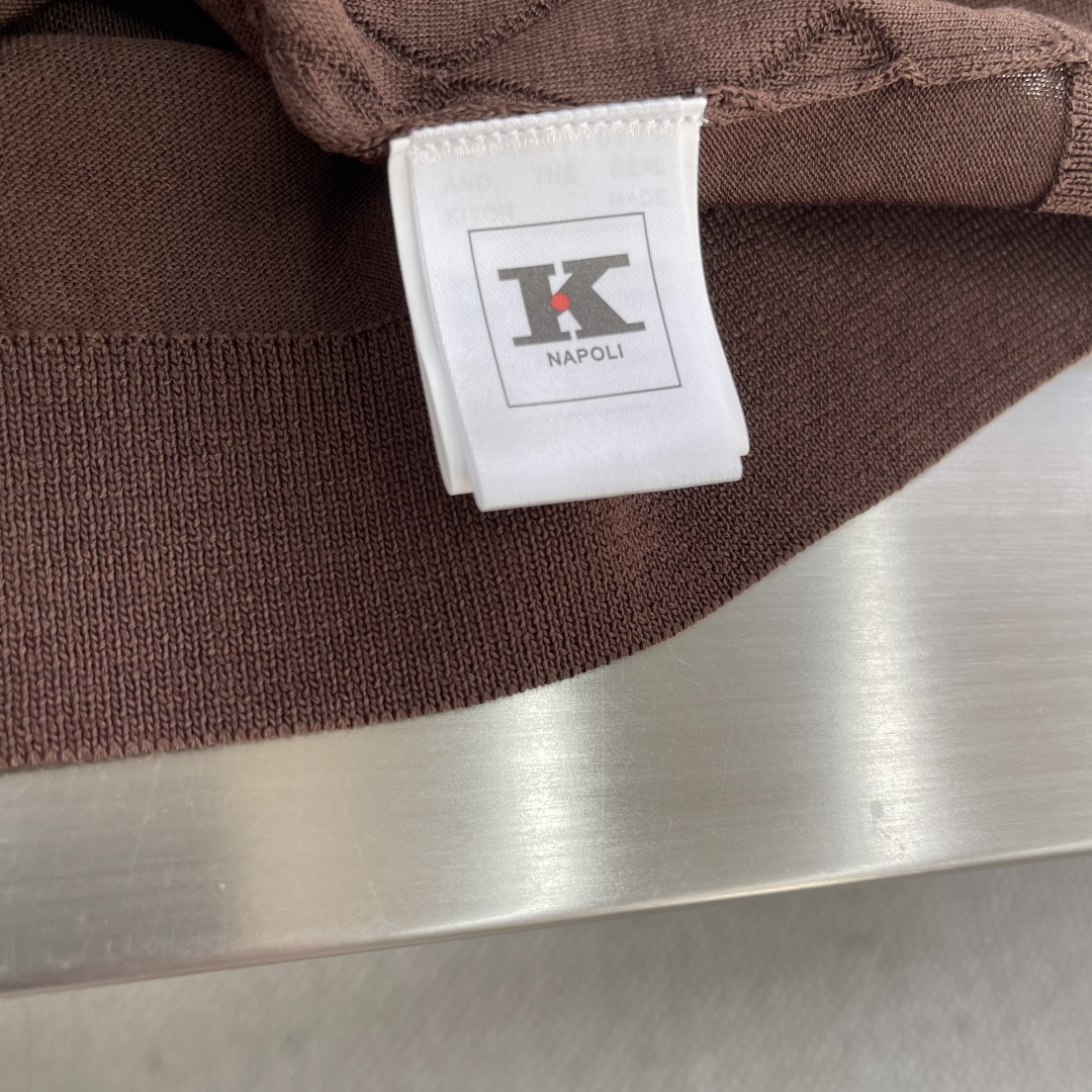 

-KITON    25春夏新款完美主义者高端商务针织Polo衫，男士半拉链领口菱格针织马球衫。顶级