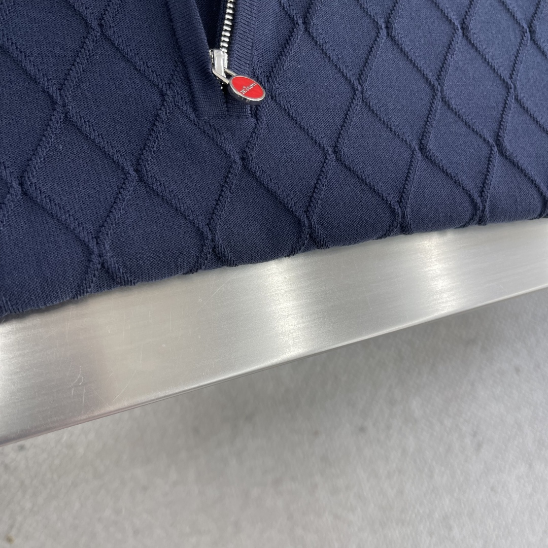 

-KITON    25春夏新款完美主义者高端商务针织Polo衫，男士半拉链领口菱格针织马球衫。顶级