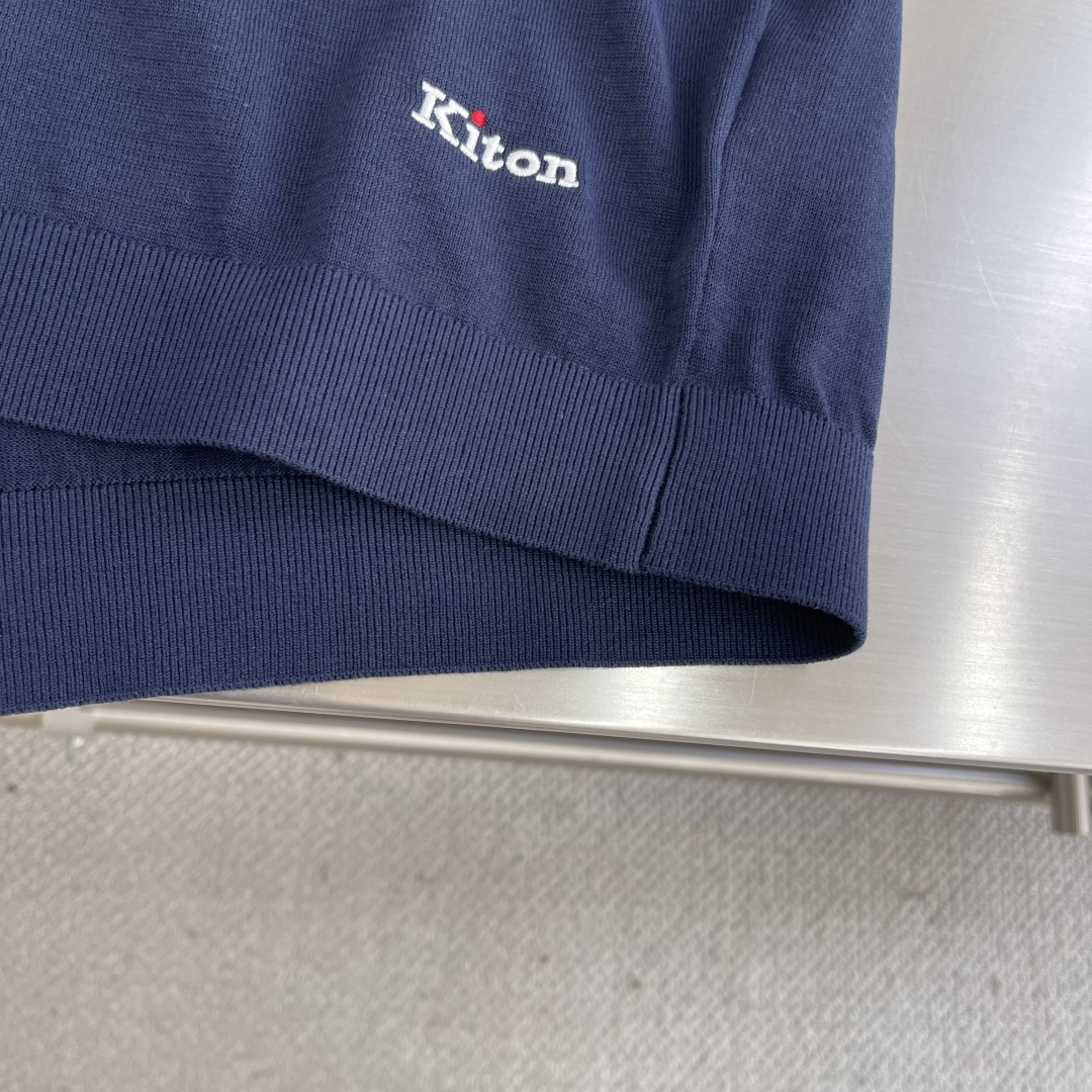 

-KITON25SS春夏新款针织纤维棉圆领短Tee，男士下摆字母标识刺绣休闲短袖T恤针织衫！贸易公司