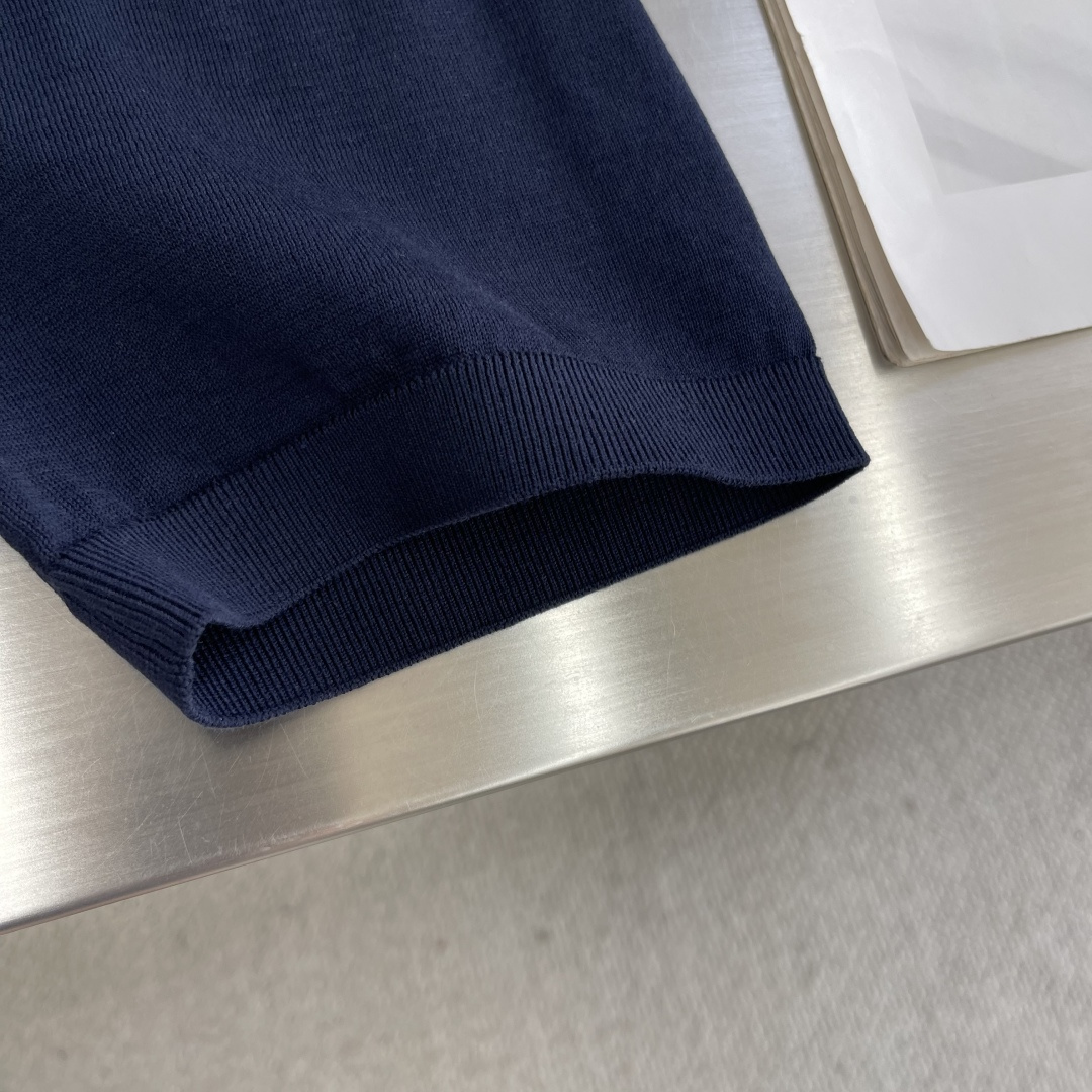 

-KITON25SS春夏新款针织纤维棉圆领短Tee，男士下摆字母标识刺绣休闲短袖T恤针织衫！贸易公司