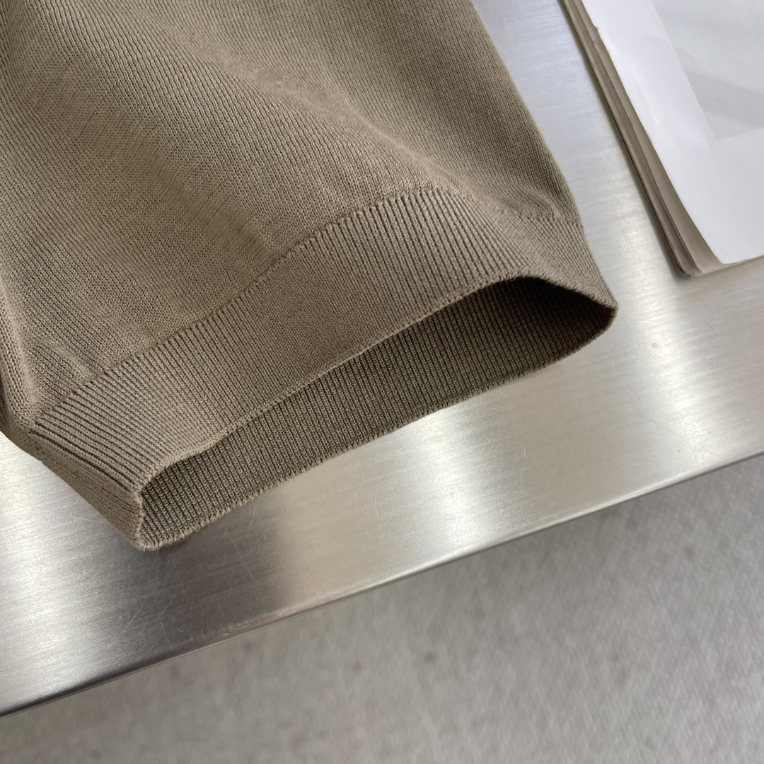 

-KITON25SS春夏新款针织纤维棉圆领短Tee，男士下摆字母标识刺绣休闲短袖T恤针织衫！贸易公司