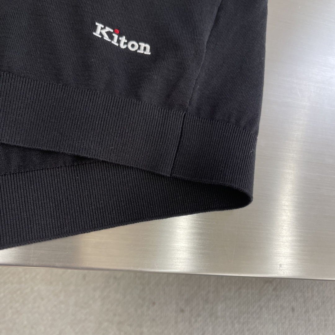 

-KITON25SS春夏新款针织纤维棉圆领短Tee，男士下摆字母标识刺绣休闲短袖T恤针织衫！贸易公司