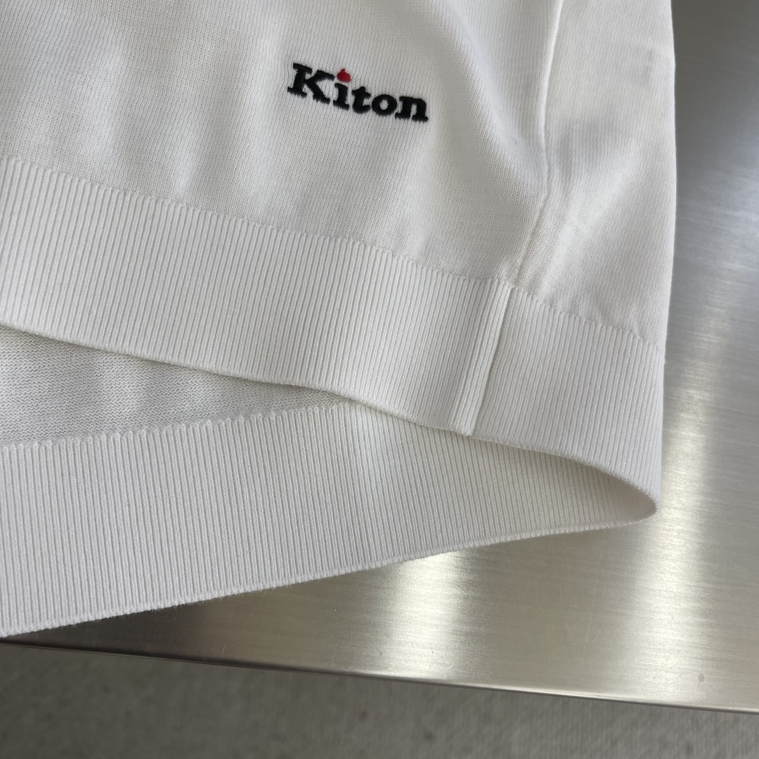 

-KITON25SS春夏新款针织纤维棉圆领短Tee，男士下摆字母标识刺绣休闲短袖T恤针织衫！贸易公司