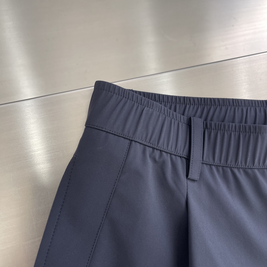 

-Z ZEGN 新款休闲裤
颜色：藏青色
尺码：M-3XL
面料成分：85.3%锦纶14.7%氨纶
