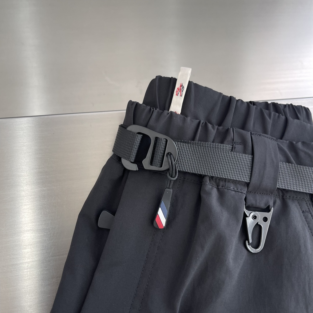 

-mon  巅峰品质。法系mon海外买手店 订单….超薄且细节超级超级多的工装裤！！可拆卸裤脚。真的