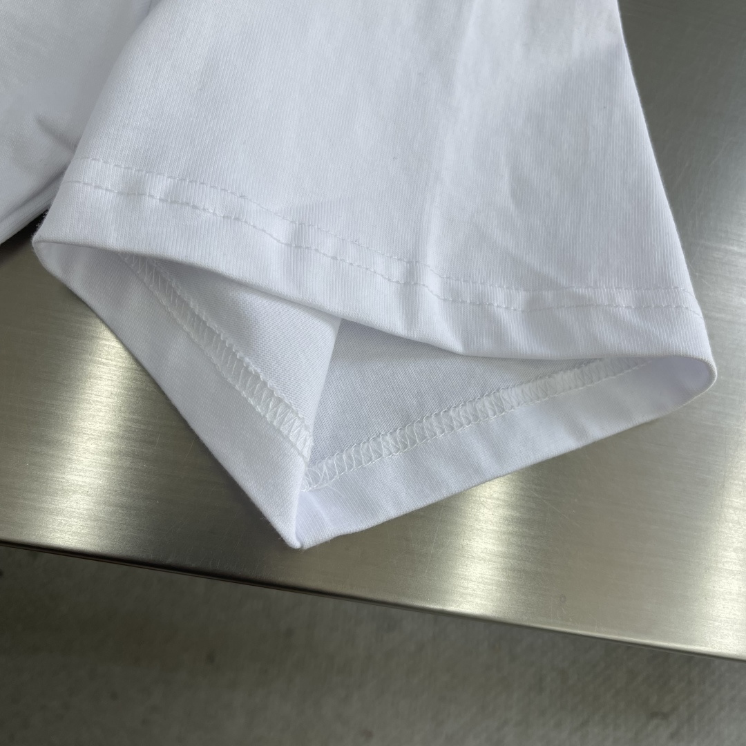 

-驴牌      25ss新款棉质 T 恤撷取 Pharrell Williams 与 Nigo 为