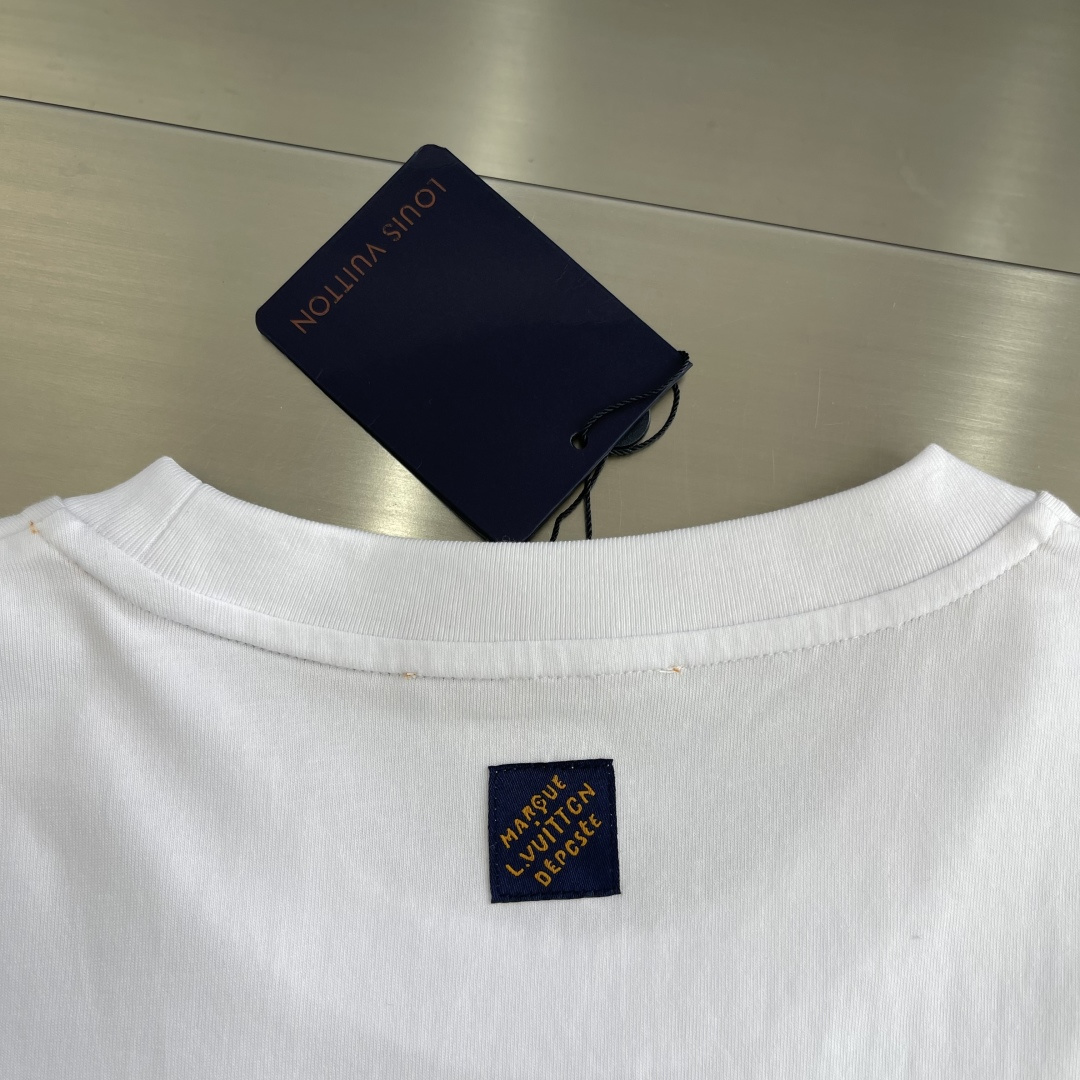 

-驴牌      25ss新款棉质 T 恤撷取 Pharrell Williams 与 Nigo 为