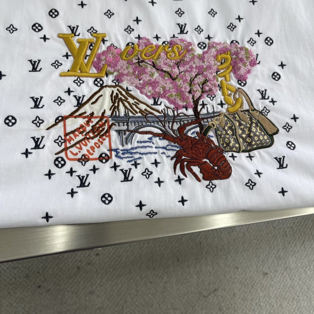 

-驴牌      25ss新款棉质 T 恤撷取 Pharrell Williams 与 Nigo 为