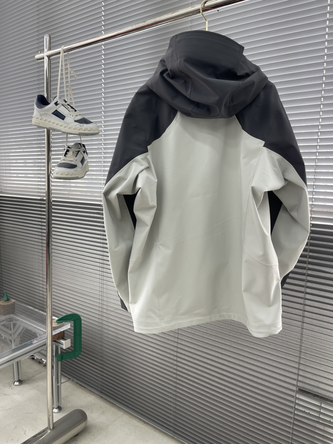  

-KOLON SPORT    1992 户外登山徒步运动外防水冲锋衣
采用GORE- TEX面料