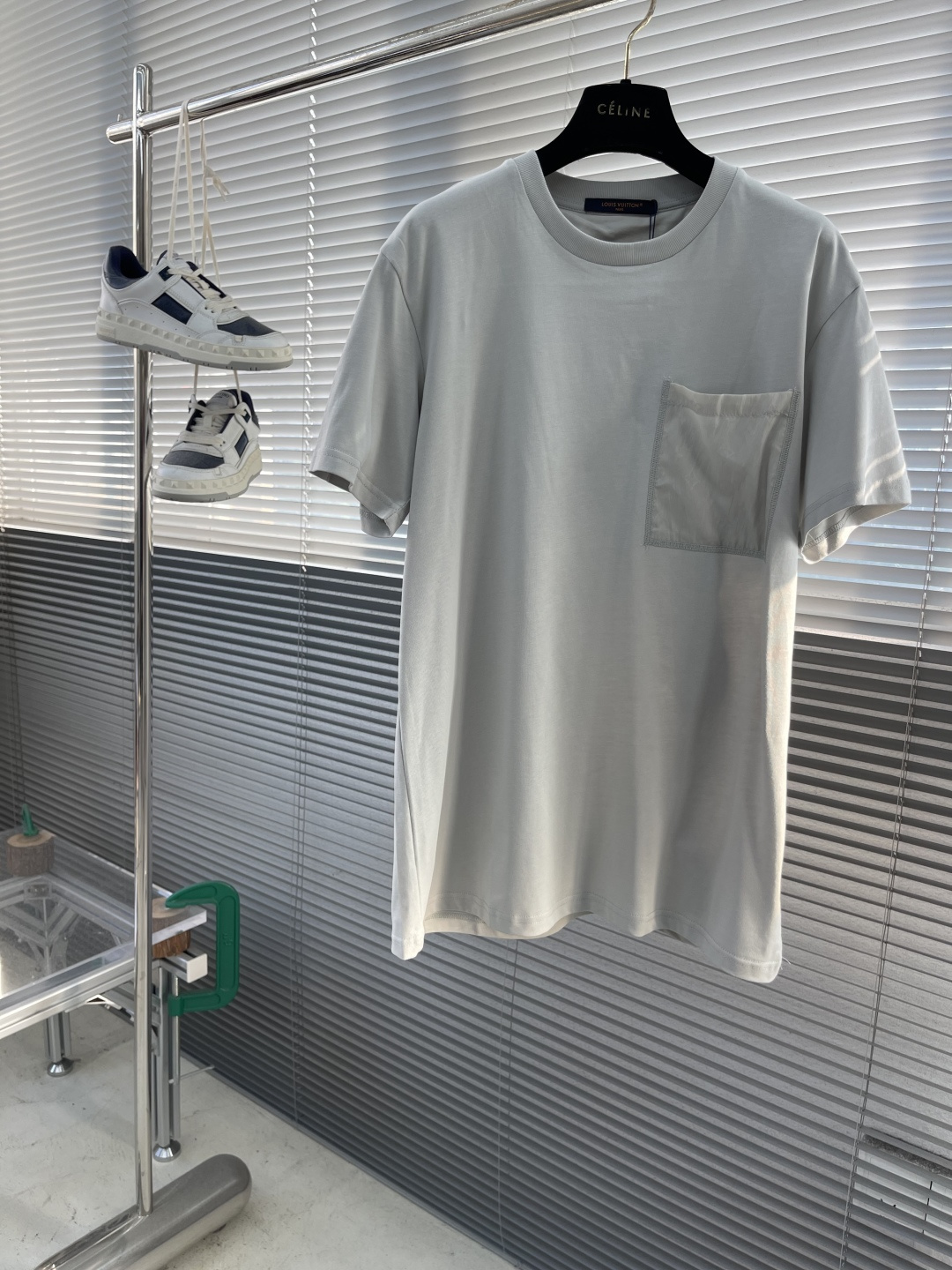 

-驴牌    25ss新款MONOGRAM 锦纶嵌饰T恤	，本款T恤取材素雅棉质针织，以莹泽Mono