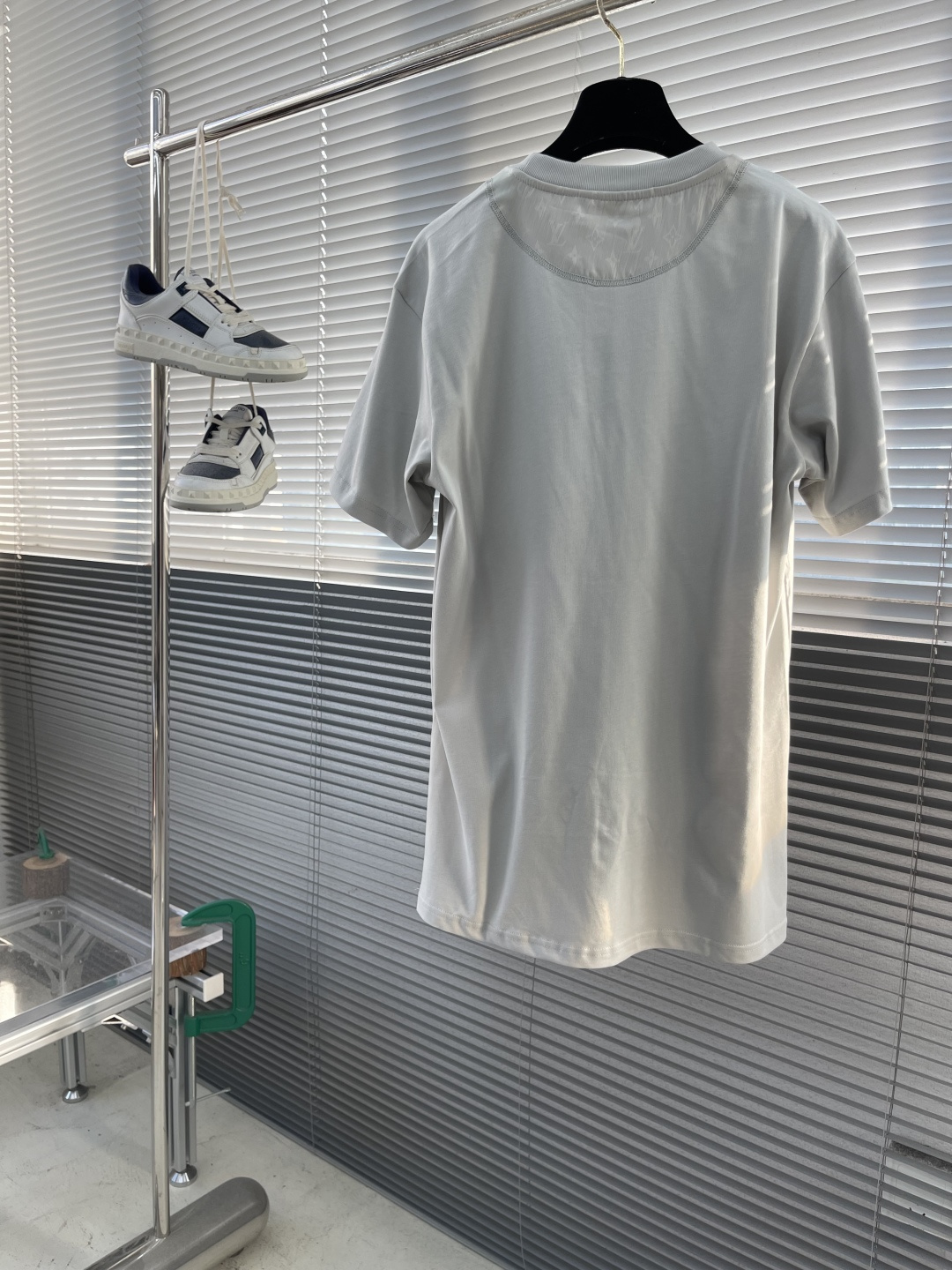 

-驴牌    25ss新款MONOGRAM 锦纶嵌饰T恤	，本款T恤取材素雅棉质针织，以莹泽Mono