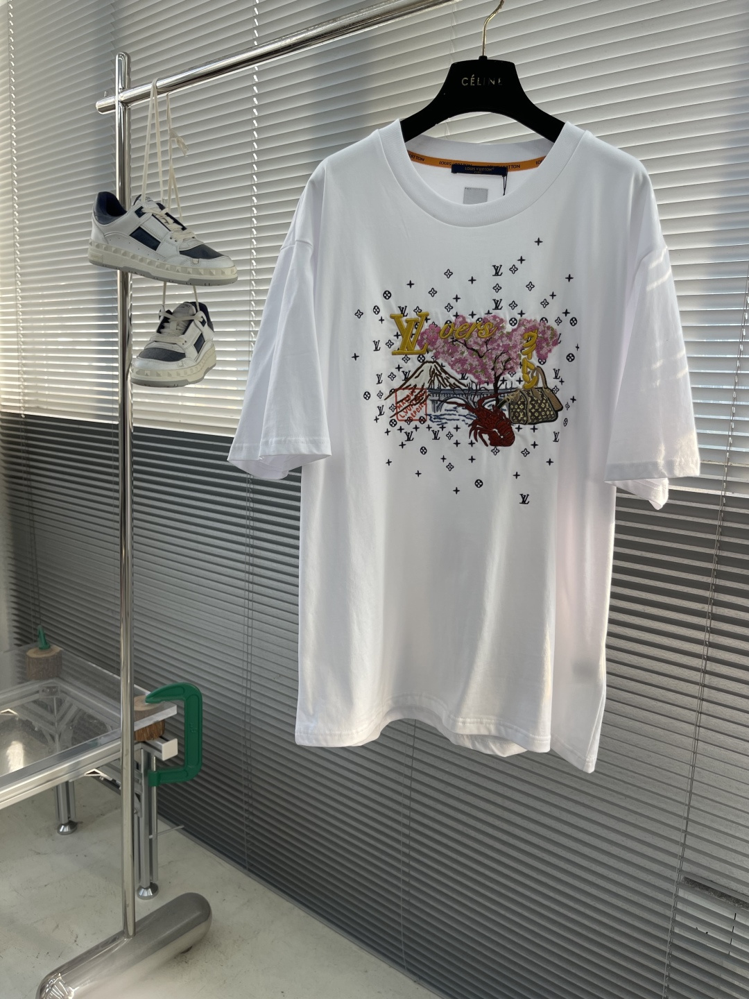 

-驴牌      25ss新款棉质 T 恤撷取 Pharrell Williams 与 Nigo 为