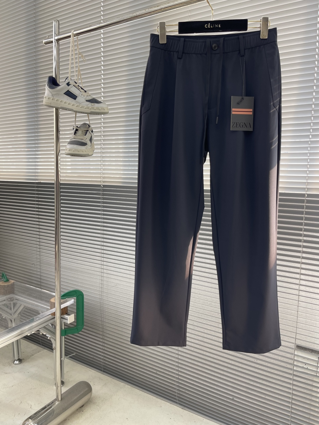 

-Z ZEGN 新款休闲裤
颜色：藏青色
尺码：M-3XL
面料成分：85.3%锦纶14.7%氨纶
