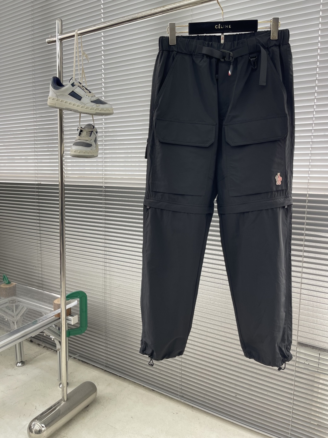 

-mon  巅峰品质。法系mon海外买手店 订单….超薄且细节超级超级多的工装裤！！可拆卸裤脚。真的