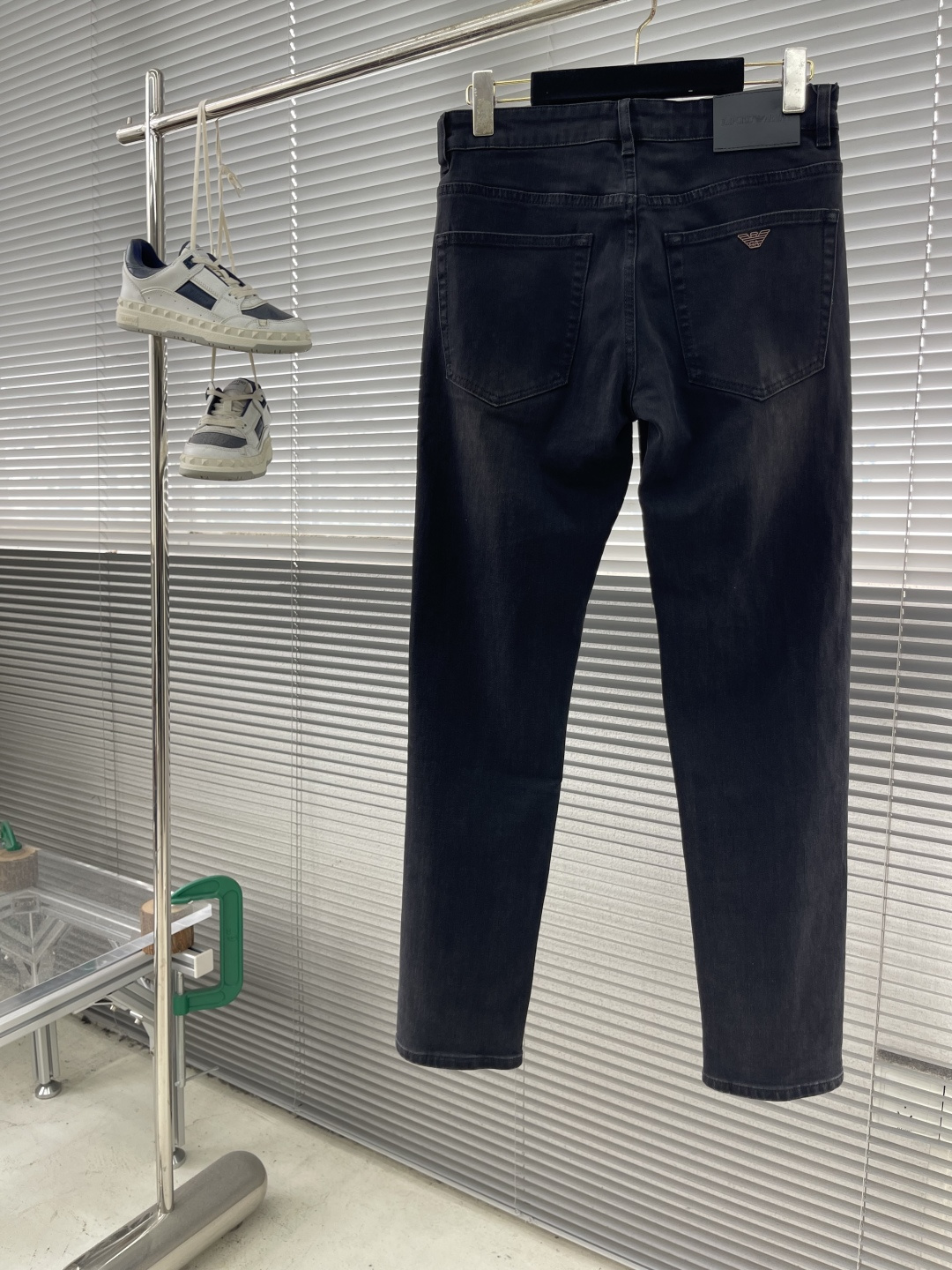 

-EA 阿玛泥   原单正品 四季常青基础款男士仔裤 重工洗水经典怀旧复古风 相信牛仔裤在大家心中已