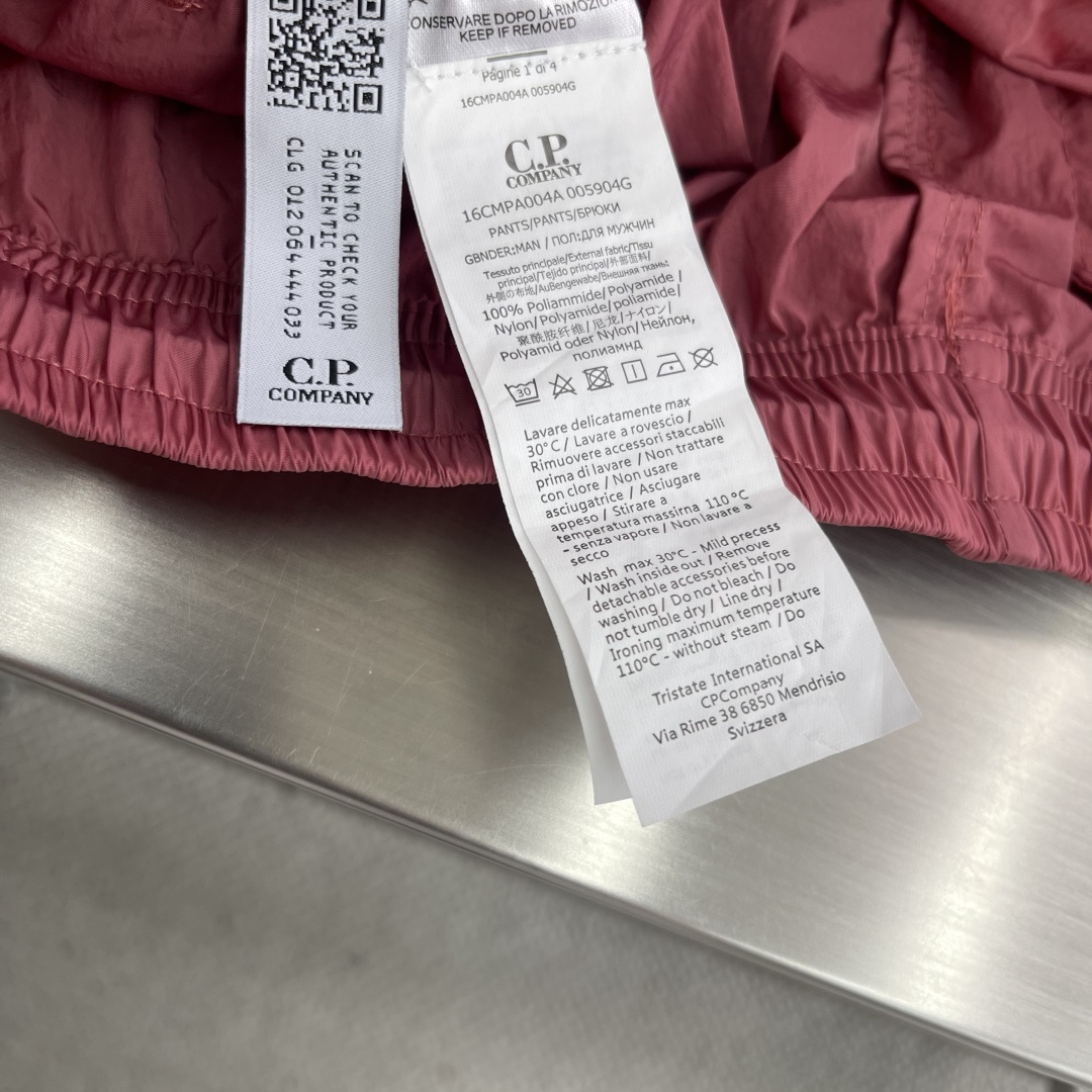 

-CP  进口金属休闲裤短裤
更舒适！！超火爆单品来袭 CP 家经典时尚的设计风格，细节决定成败！无