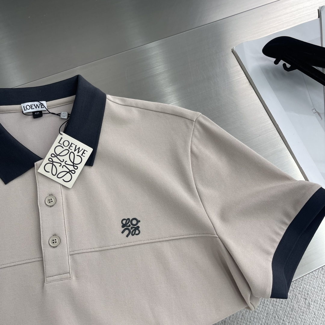 

-LOEW   翻领 短袖
材质   氨纶 棉 聚酯纤维
适用季节	春 夏 秋,
领型	翻领	
袖长