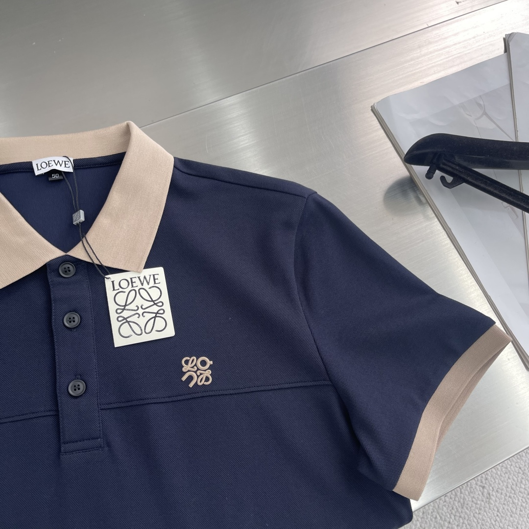 

-LOEW   翻领 短袖
材质   氨纶 棉 聚酯纤维
适用季节	春 夏 秋,
领型	翻领	
袖长