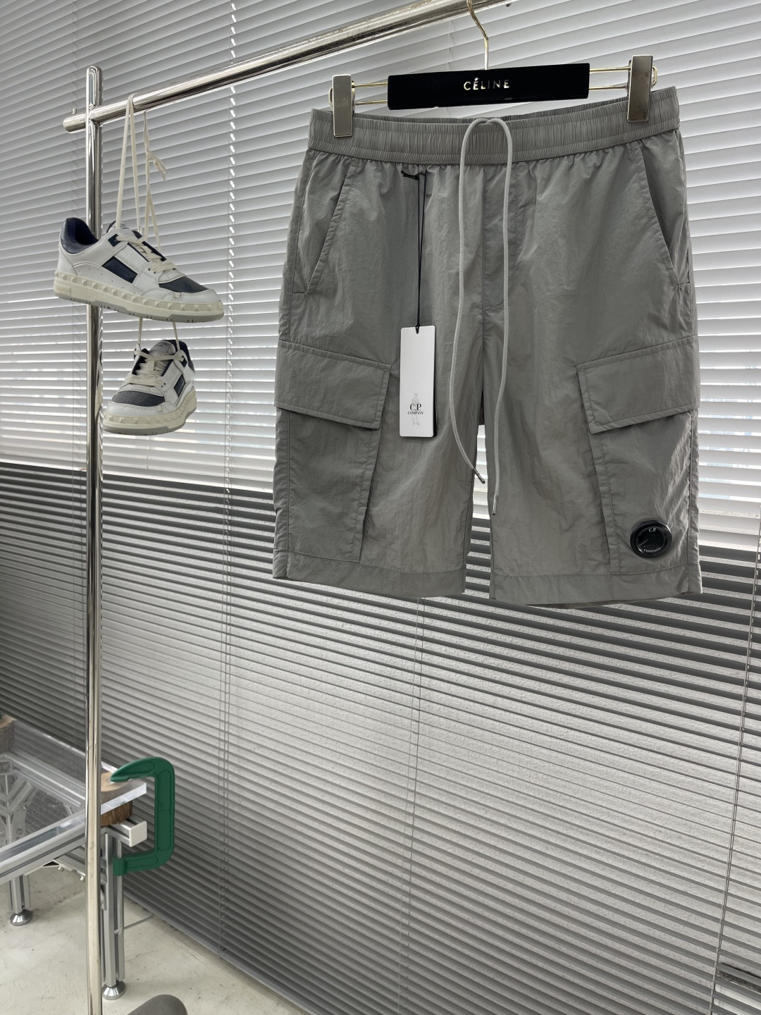 

-CP  进口金属休闲裤短裤
更舒适！！超火爆单品来袭 CP 家经典时尚的设计风格，细节决定成败！无