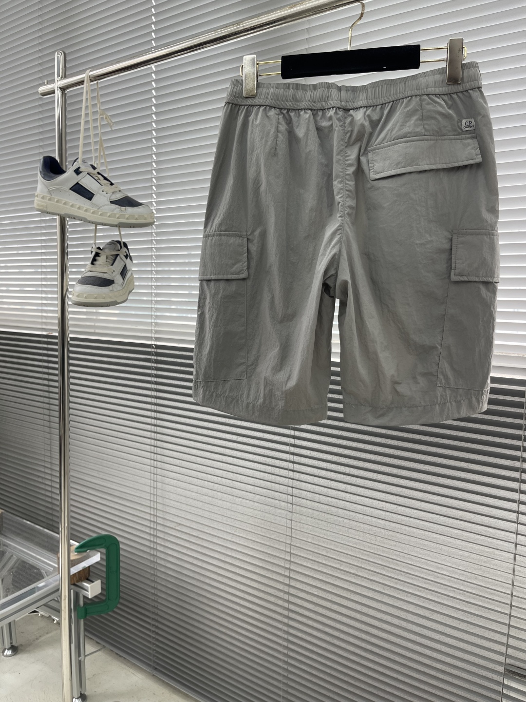 

-CP  进口金属休闲裤短裤
更舒适！！超火爆单品来袭 CP 家经典时尚的设计风格，细节决定成败！无