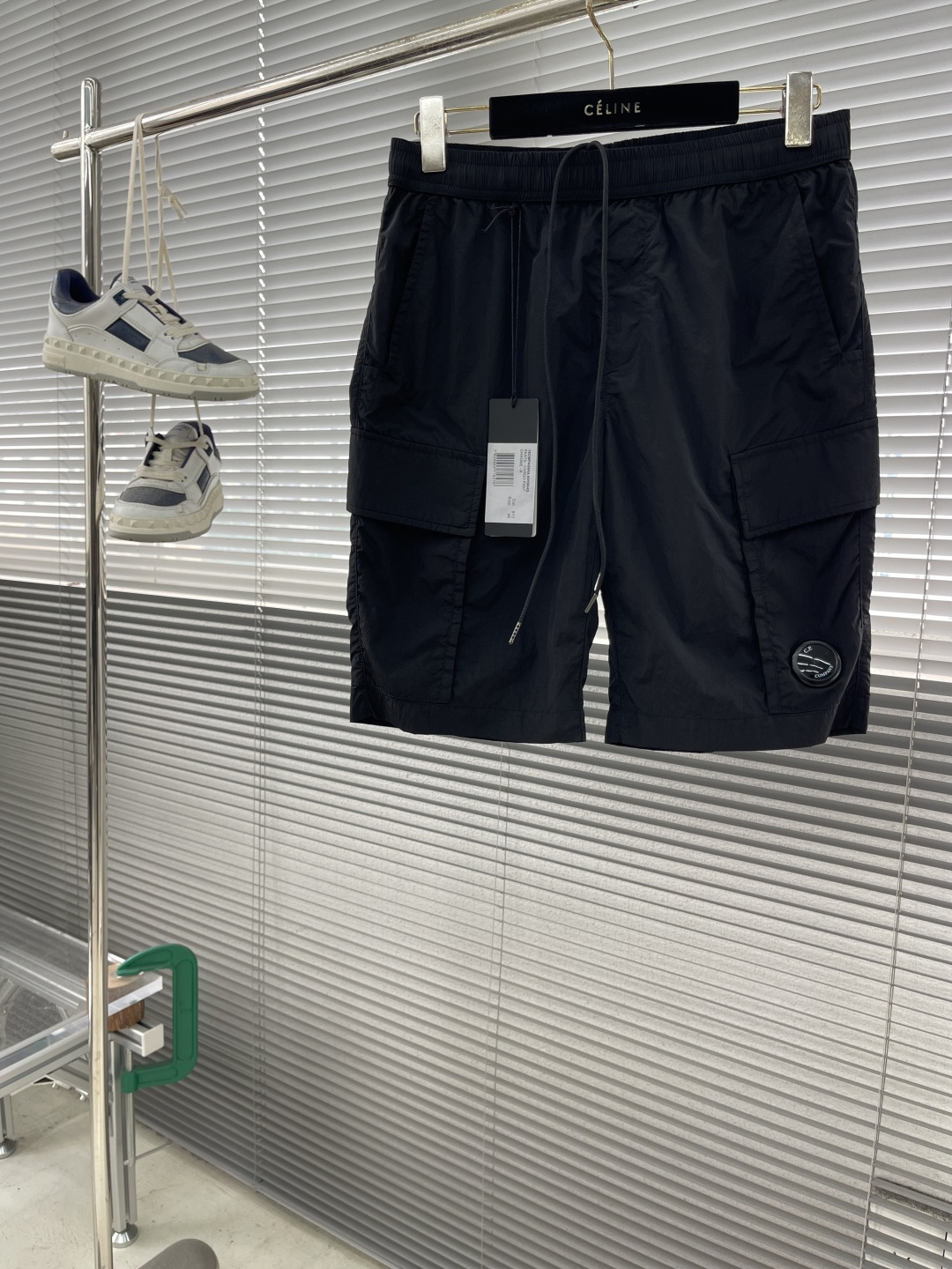 

-CP  进口金属休闲裤短裤
更舒适！！超火爆单品来袭 CP 家经典时尚的设计风格，细节决定成败！无