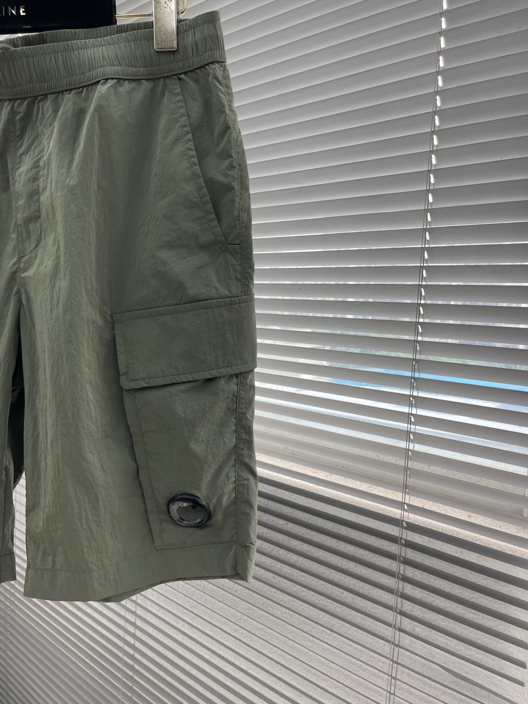 

-CP  进口金属休闲裤短裤
更舒适！！超火爆单品来袭 CP 家经典时尚的设计风格，细节决定成败！无