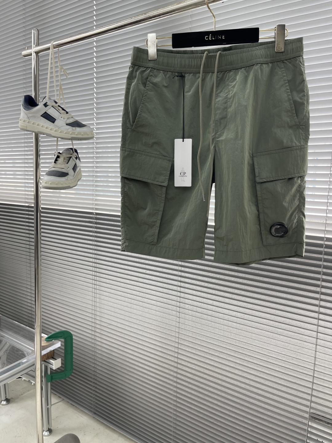 

-CP  进口金属休闲裤短裤
更舒适！！超火爆单品来袭 CP 家经典时尚的设计风格，细节决定成败！无