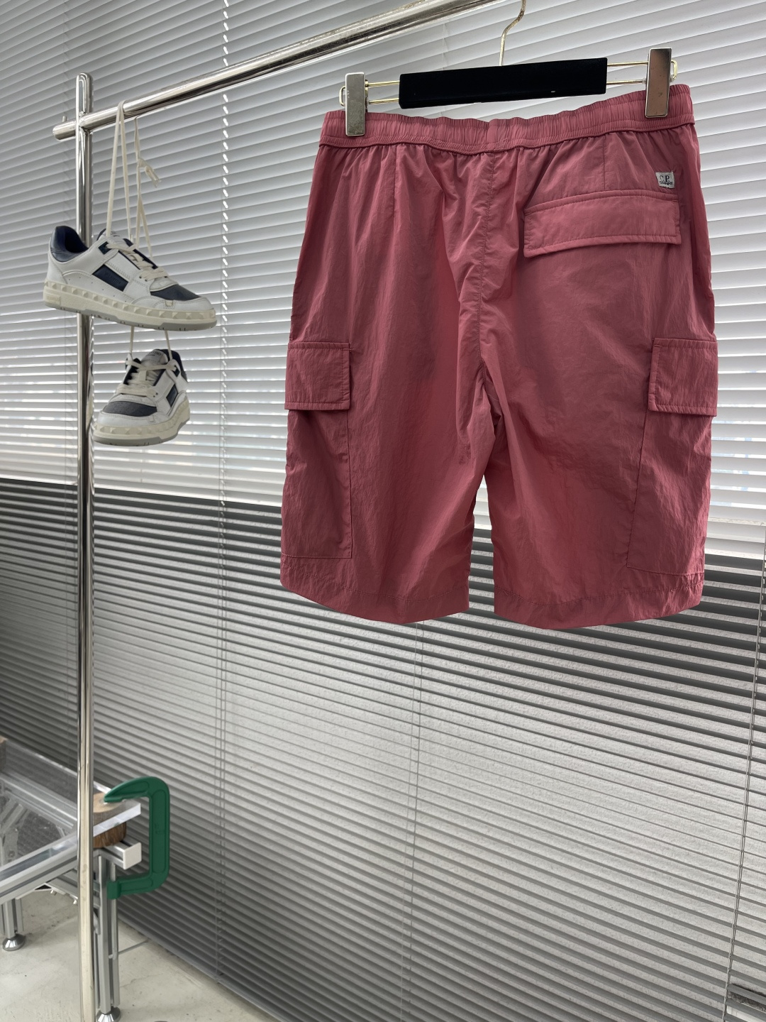 

-CP  进口金属休闲裤短裤
更舒适！！超火爆单品来袭 CP 家经典时尚的设计风格，细节决定成败！无