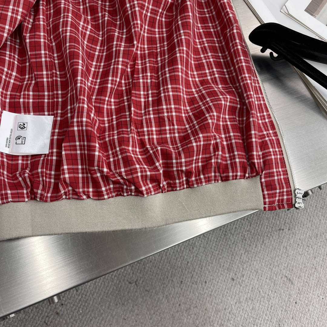 -MIU MIU 25fw哈灵顿夹克外套定织定染80支双股斜纹棉质面料，纱线采用双股合捻技术，通过S/Z