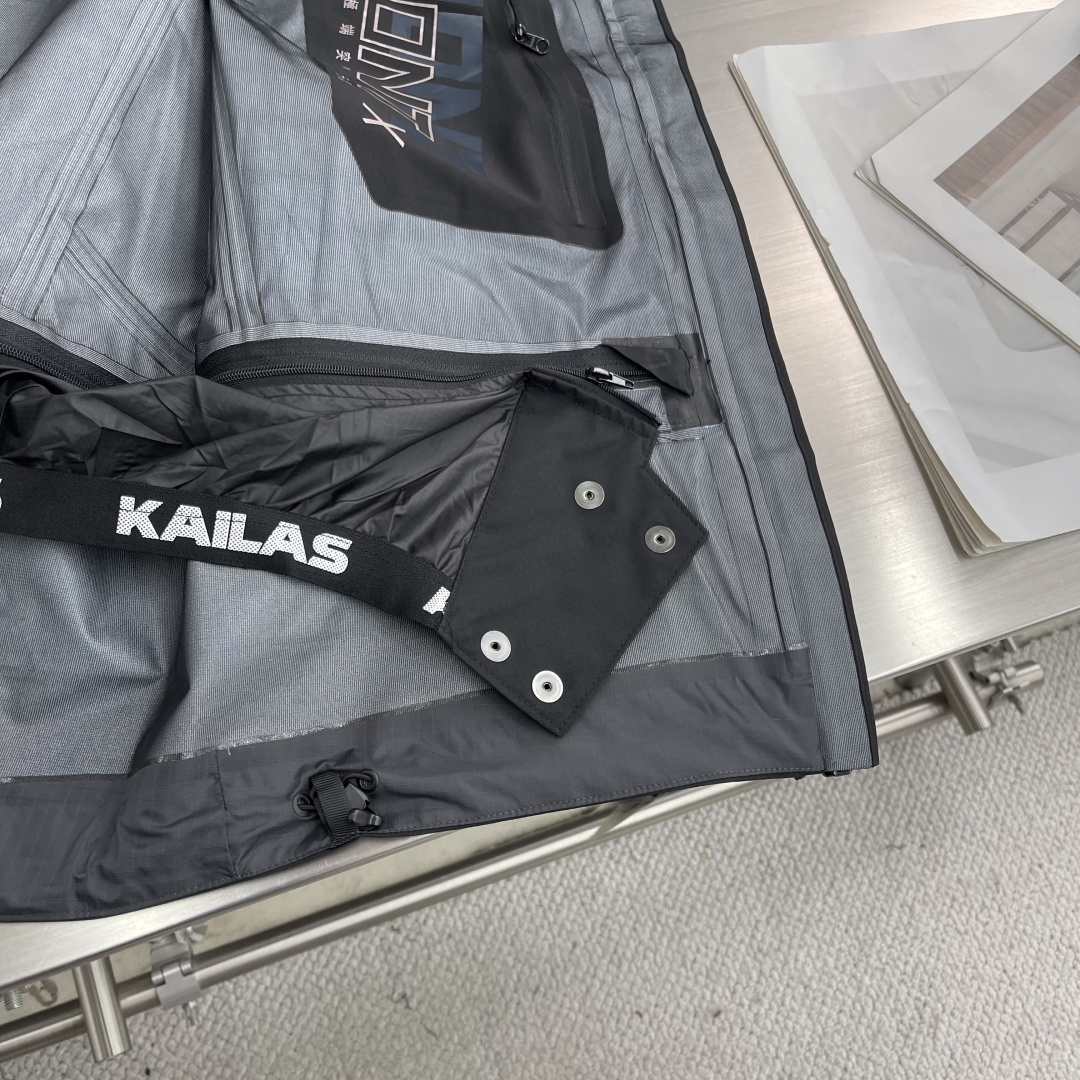 

-KAILAS MONT X全天候硬壳GTX防水登山冲锋衣5️⃣色
中国硬壳，中国山地色，每座山都有