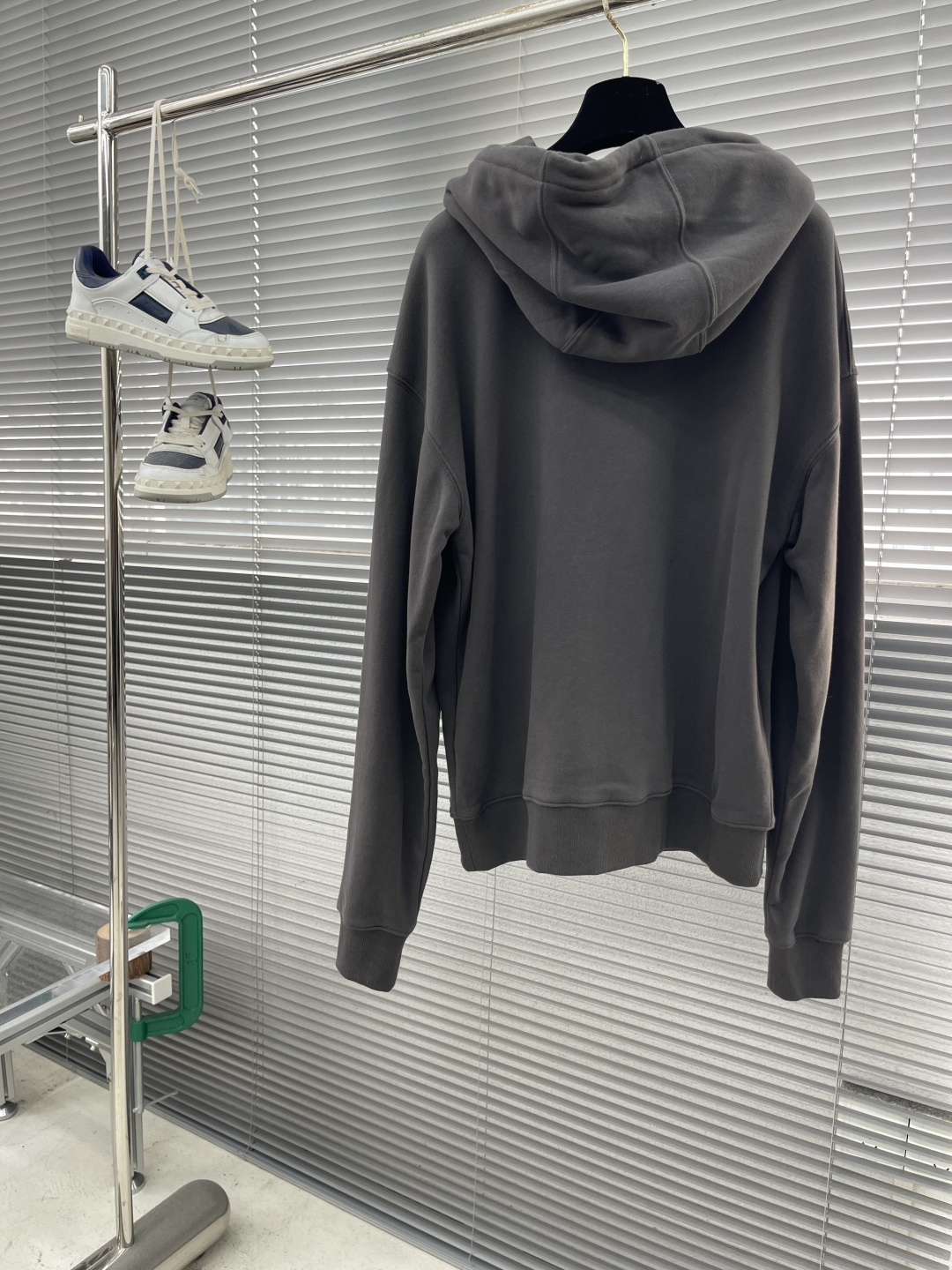 -SaintLaurent 刺绣连帽衫定制定染棉阳离子铂尔精纺绒 细腻柔软 舒适贴肤 以高级深灰色为主基