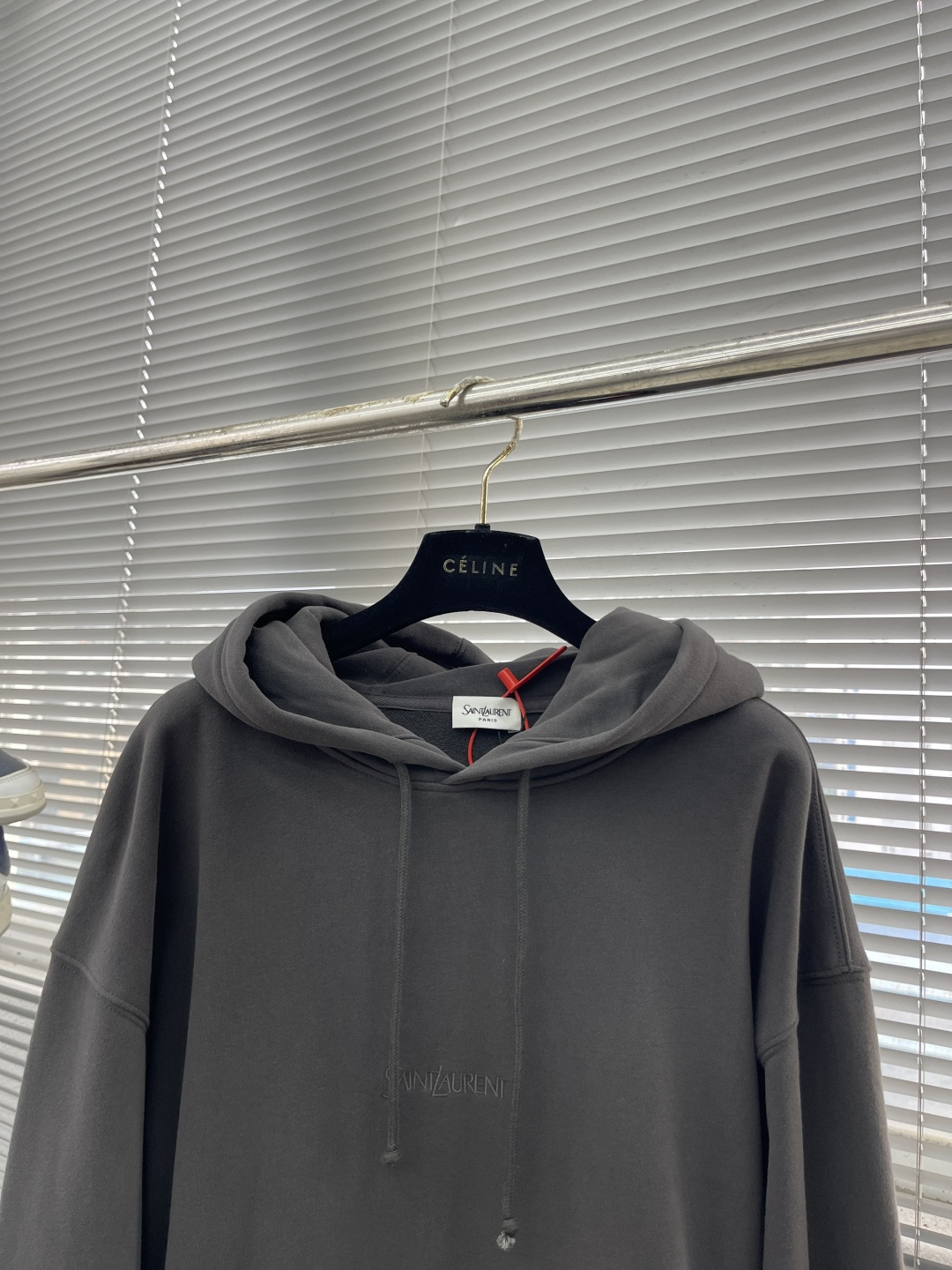 -SaintLaurent 刺绣连帽衫定制定染棉阳离子铂尔精纺绒 细腻柔软 舒适贴肤 以高级深灰色为主基