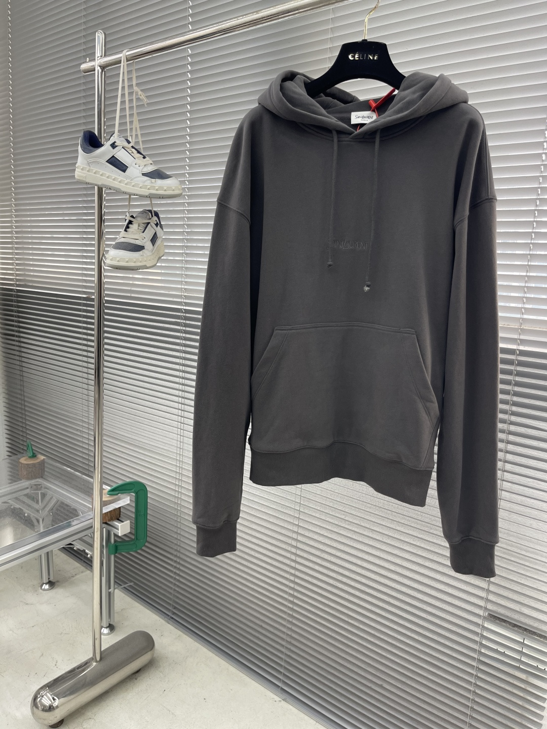 -SaintLaurent 刺绣连帽衫定制定染棉阳离子铂尔精纺绒 细腻柔软 舒适贴肤 以高级深灰色为主基