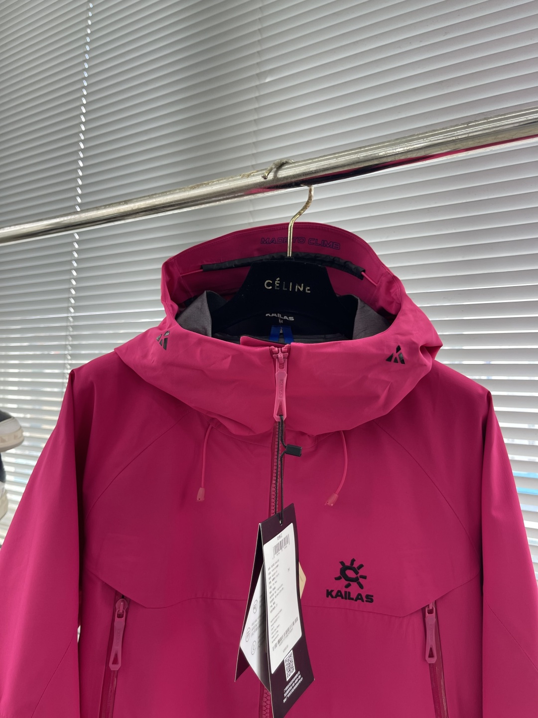 

-KAILAS MONT X全天候硬壳GTX防水登山冲锋衣5️⃣色
中国硬壳，中国山地色，每座山都有