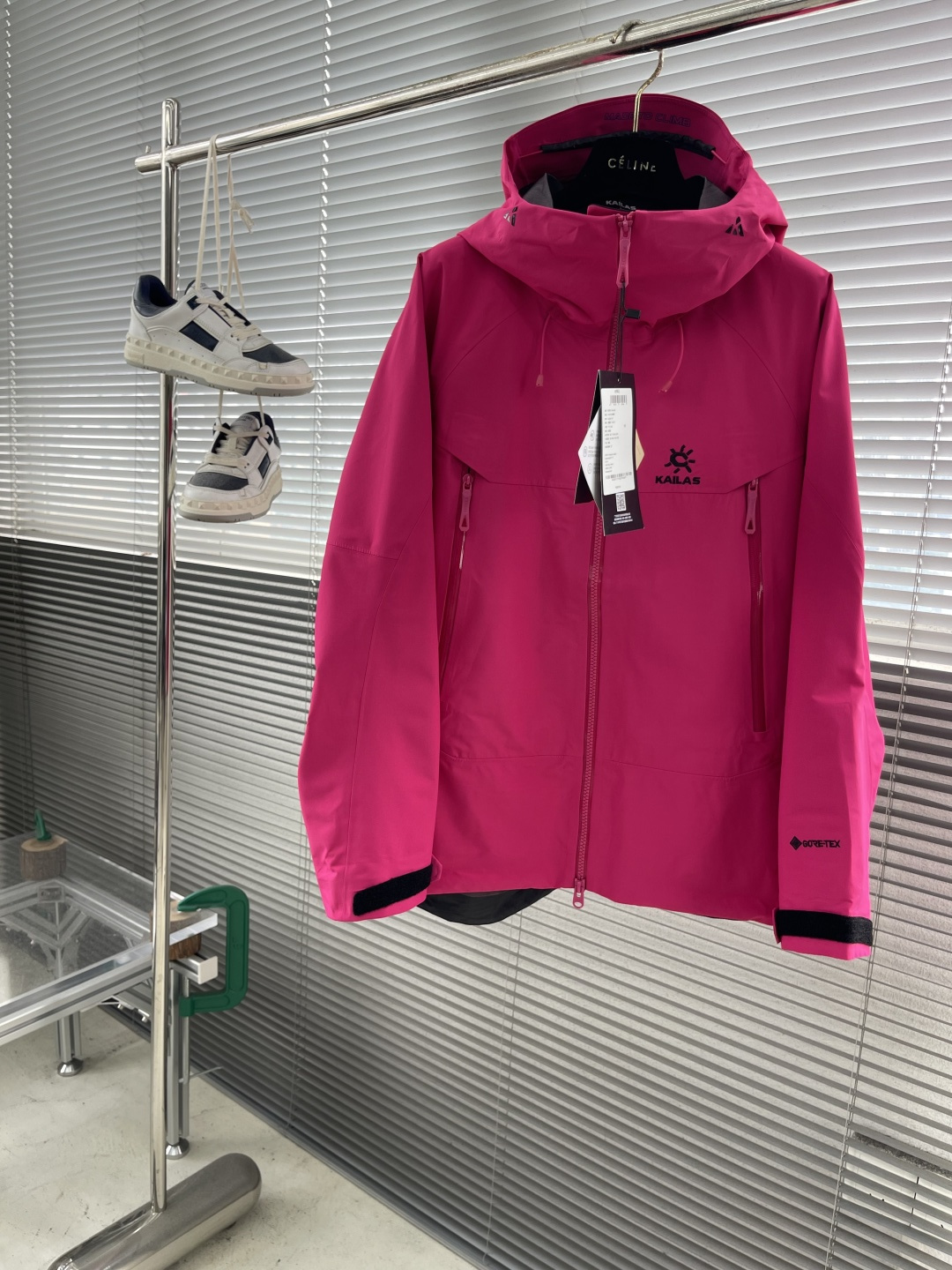 

-KAILAS MONT X全天候硬壳GTX防水登山冲锋衣5️⃣色
中国硬壳，中国山地色，每座山都有