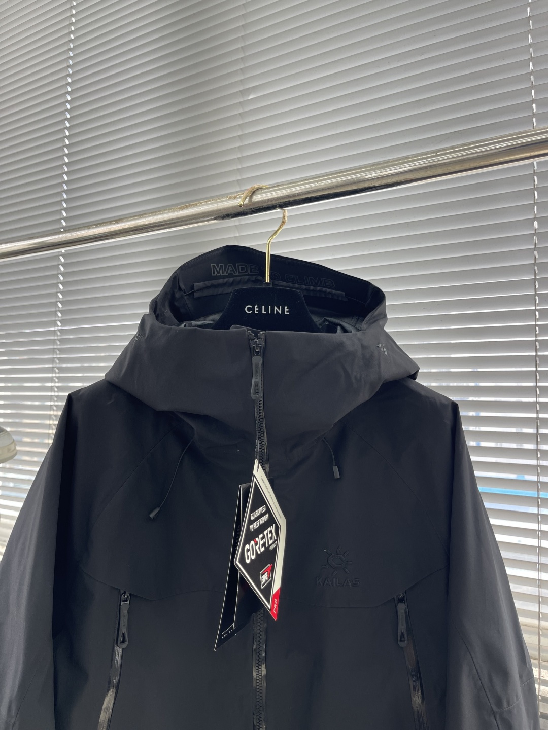 

-KAILAS MONT X全天候硬壳GTX防水登山冲锋衣5️⃣色
中国硬壳，中国山地色，每座山都有