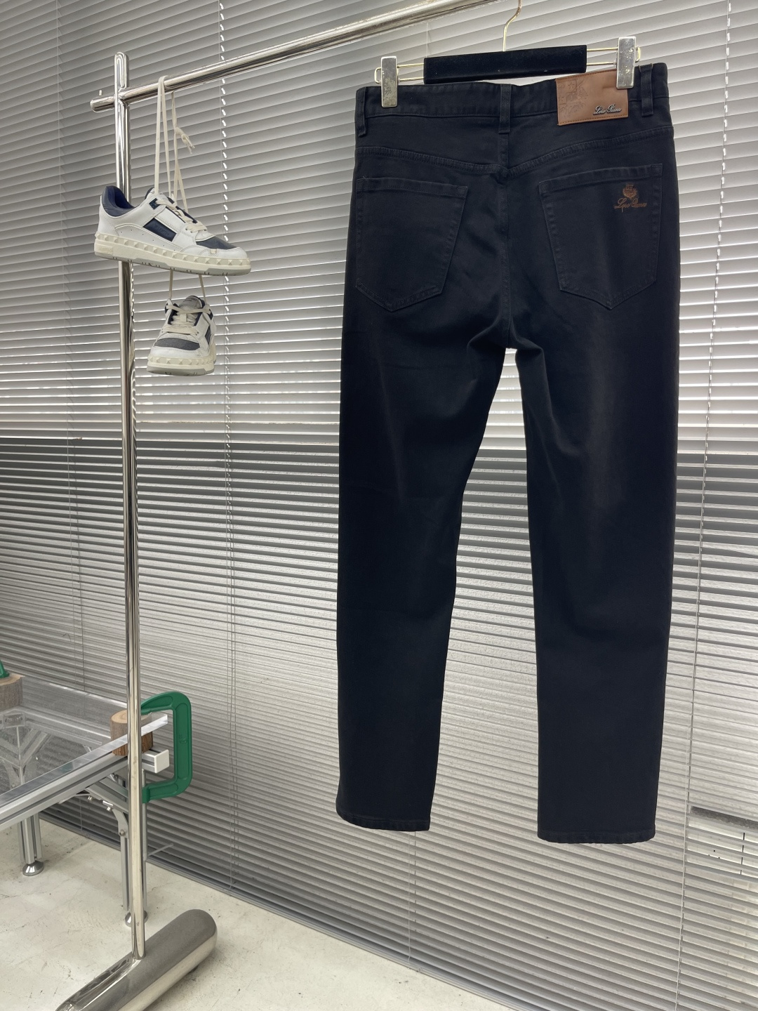 

-Loro Piana    2025早秋新款牛仔裤，定制原版水洗牛仔面料，透气性舒适性及高，独特设