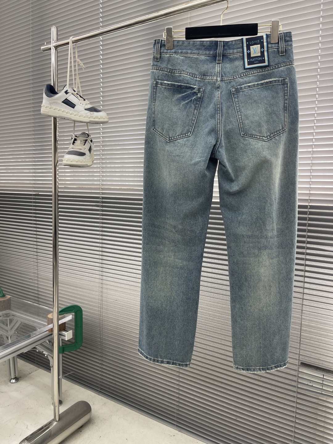 

-驴牌    2025早秋新款牛仔裤，定制原版水洗牛仔面料，透气性舒适性及高，独特设计，顶级印花工艺