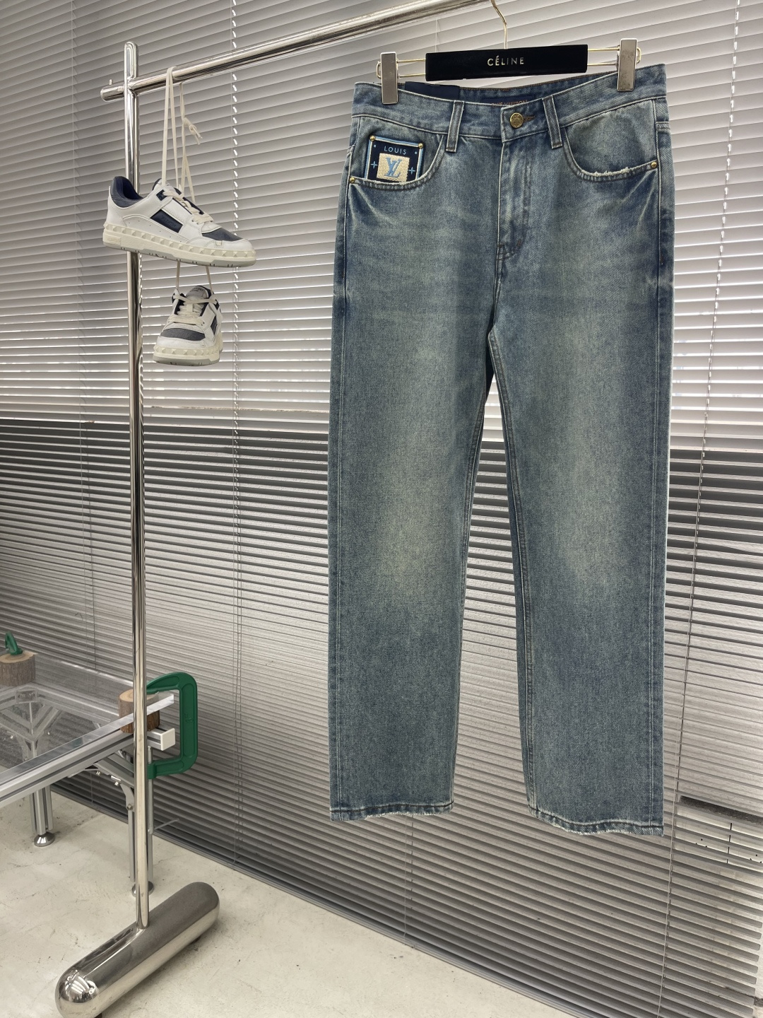 

-驴牌    2025早秋新款牛仔裤，定制原版水洗牛仔面料，透气性舒适性及高，独特设计，顶级印花工艺