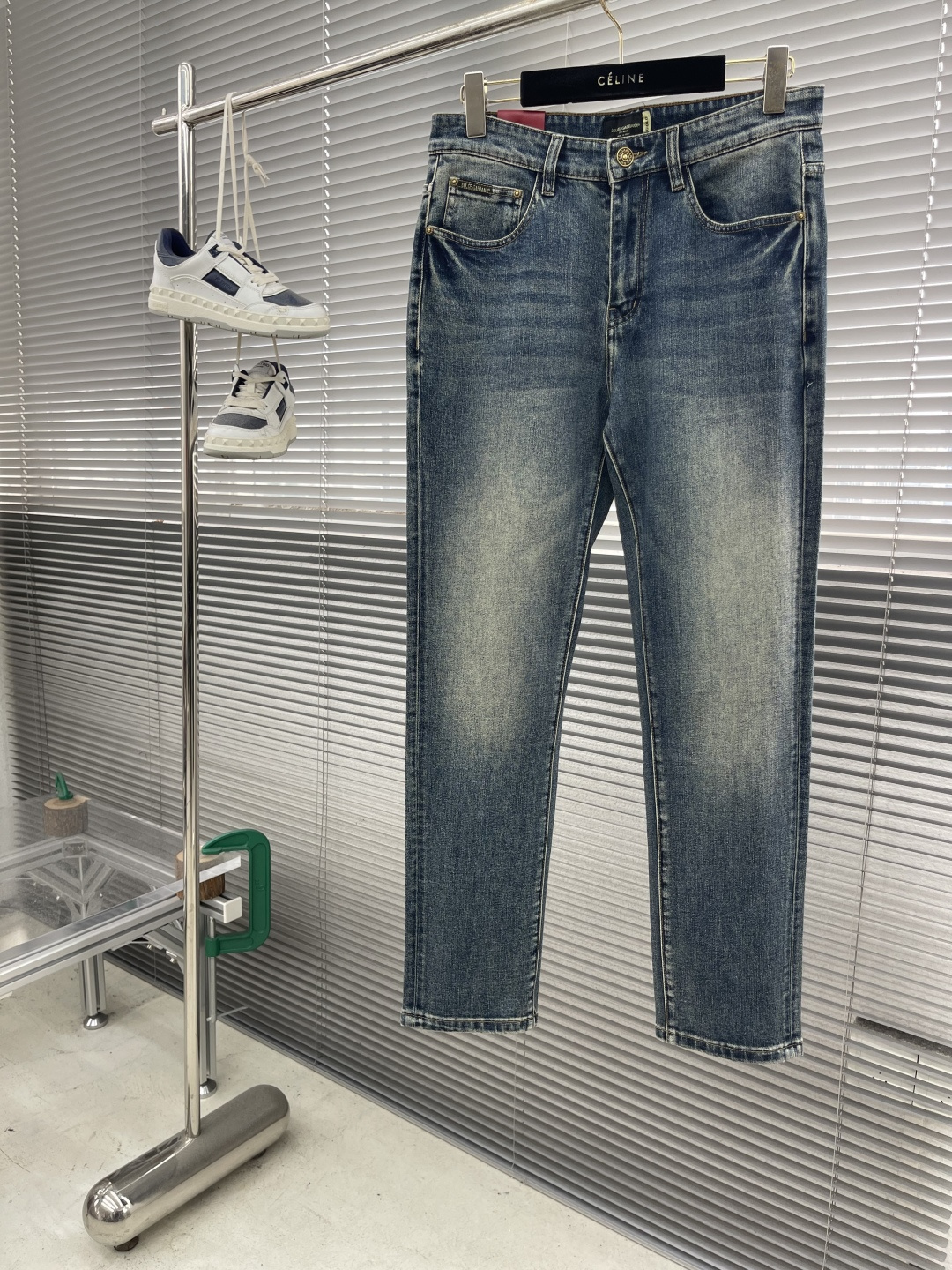 

-DG    2025早秋新款牛仔裤，定制原版水洗牛仔面料，透气性舒适性及高，独特设计，顶级印花工艺