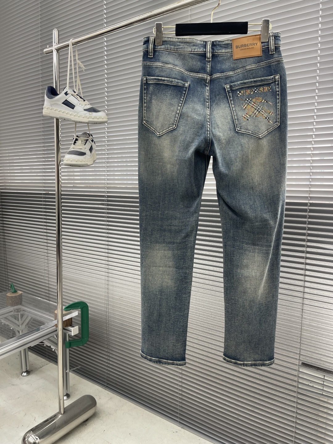 

-BBR    2025早秋新款牛仔裤，定制原版水洗牛仔面料，透气性舒适性及高，独特设计，顶级印花工